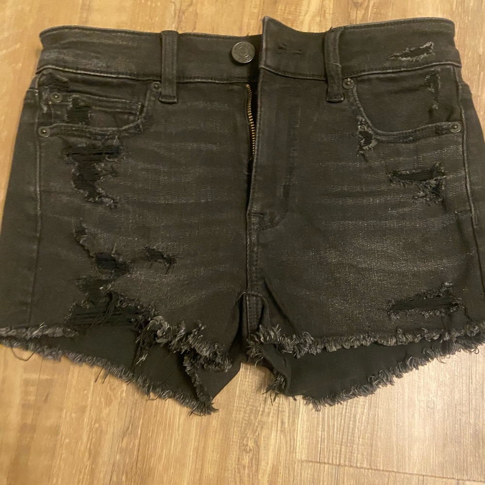 american eagle black shorts!